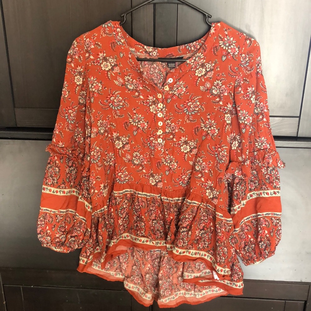 American Eagle Floral Patterned Top